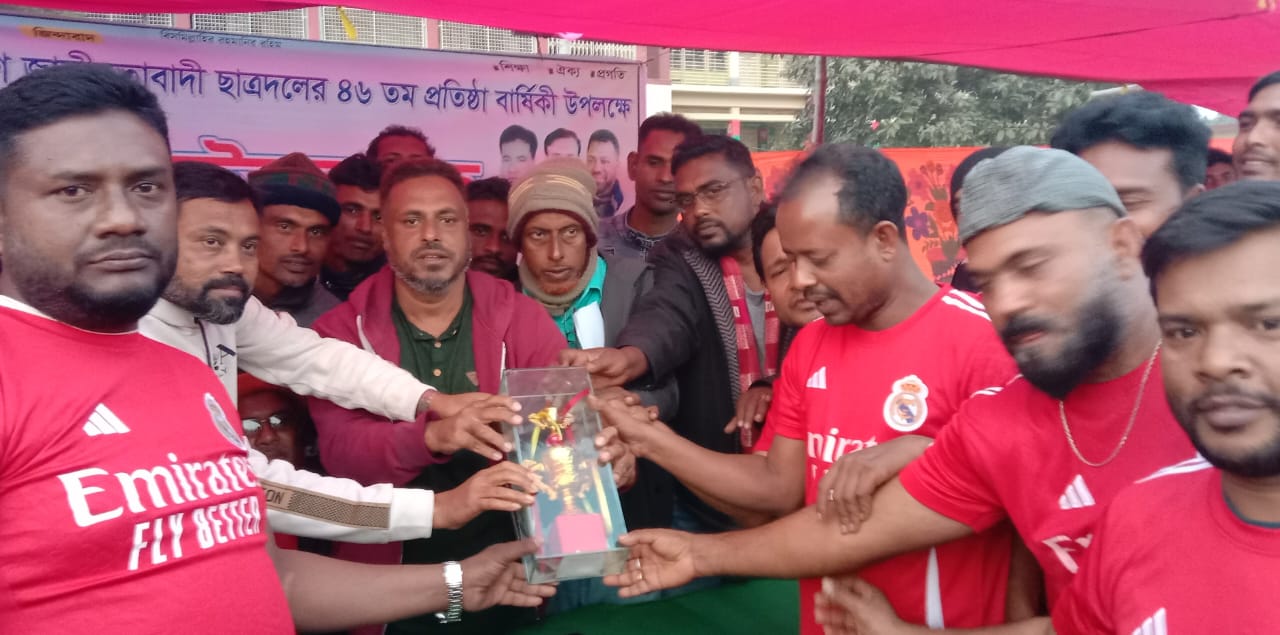 কয়রায় প্রীতি ফুটবল খেলায় সাবেক ছাত্রদল ফুটবল একাদশ বিজয়ী